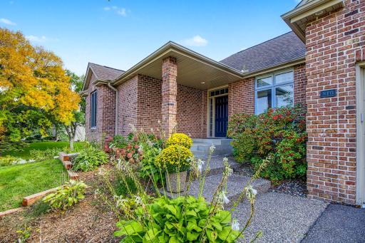 818 Park Place Drive, Mendota Heights, MN 55118