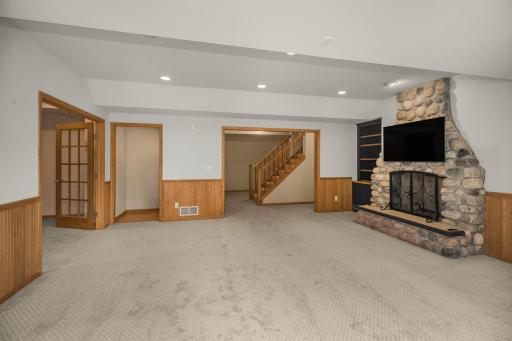 818 Park Place Drive, Mendota Heights, MN 55118