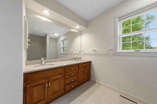 1029 Oak Terrace Drive, North Mankato, MN 56003