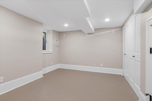 902 Hunt Place, Saint Paul, MN 55114