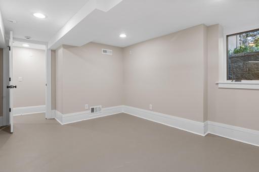 902 Hunt Place, Saint Paul, MN 55114