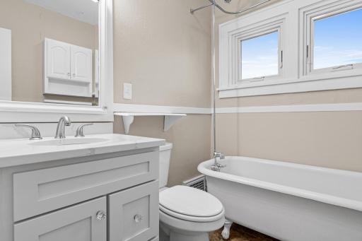 902 Hunt Place, Saint Paul, MN 55114