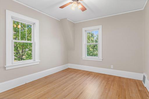 902 Hunt Place, Saint Paul, MN 55114