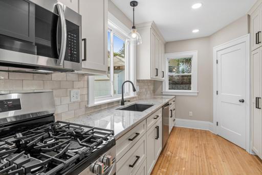 902 Hunt Place, Saint Paul, MN 55114