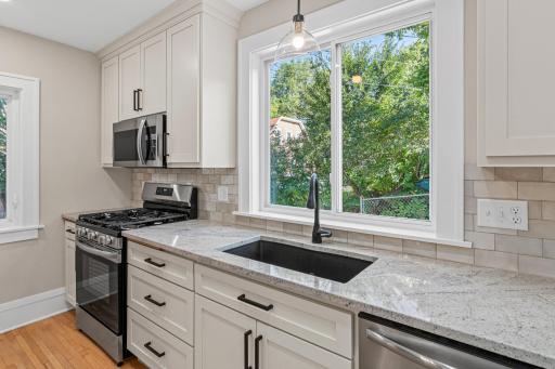 902 Hunt Place, Saint Paul, MN 55114