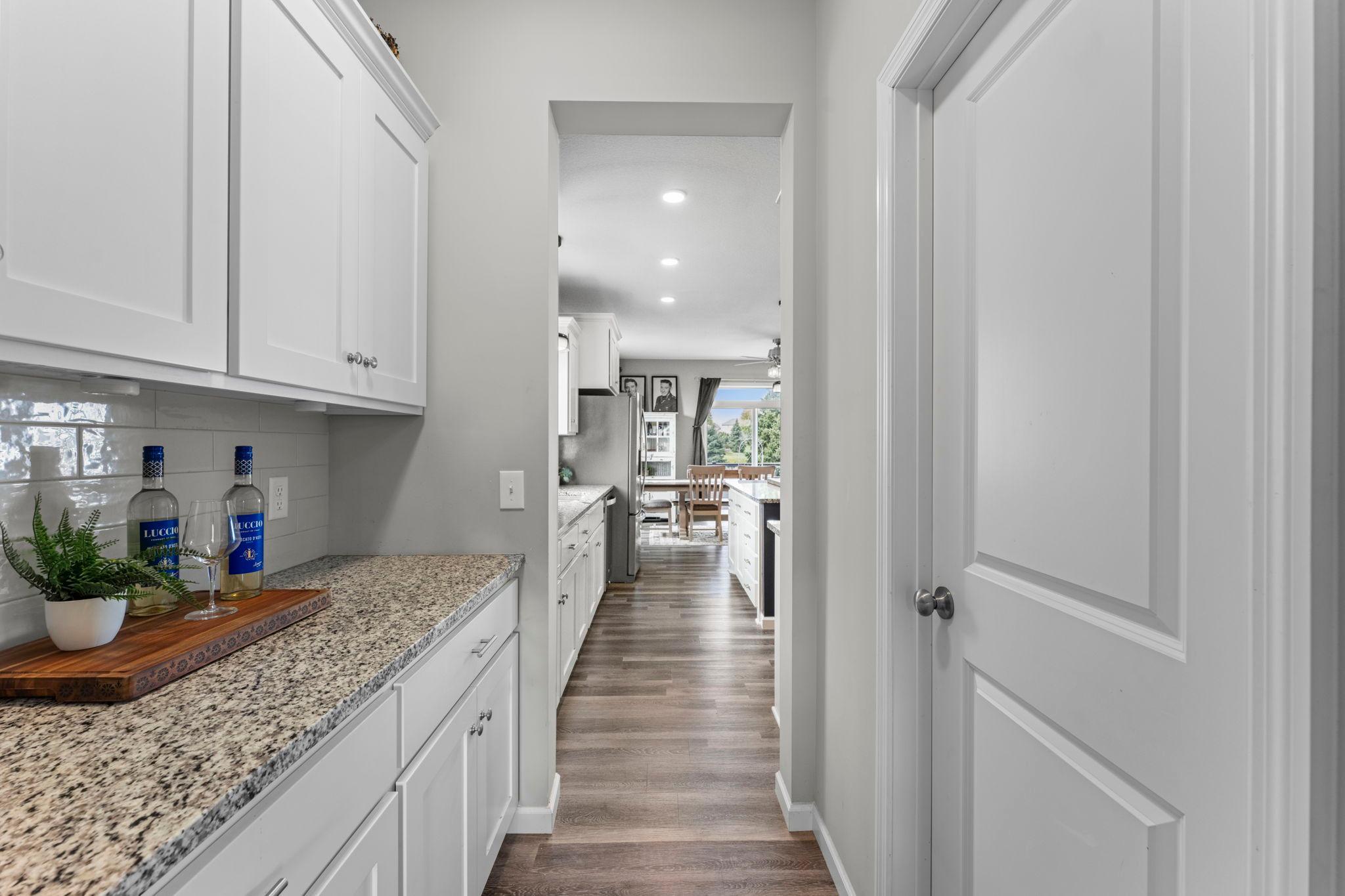 Butlers pantry and breakfast bar