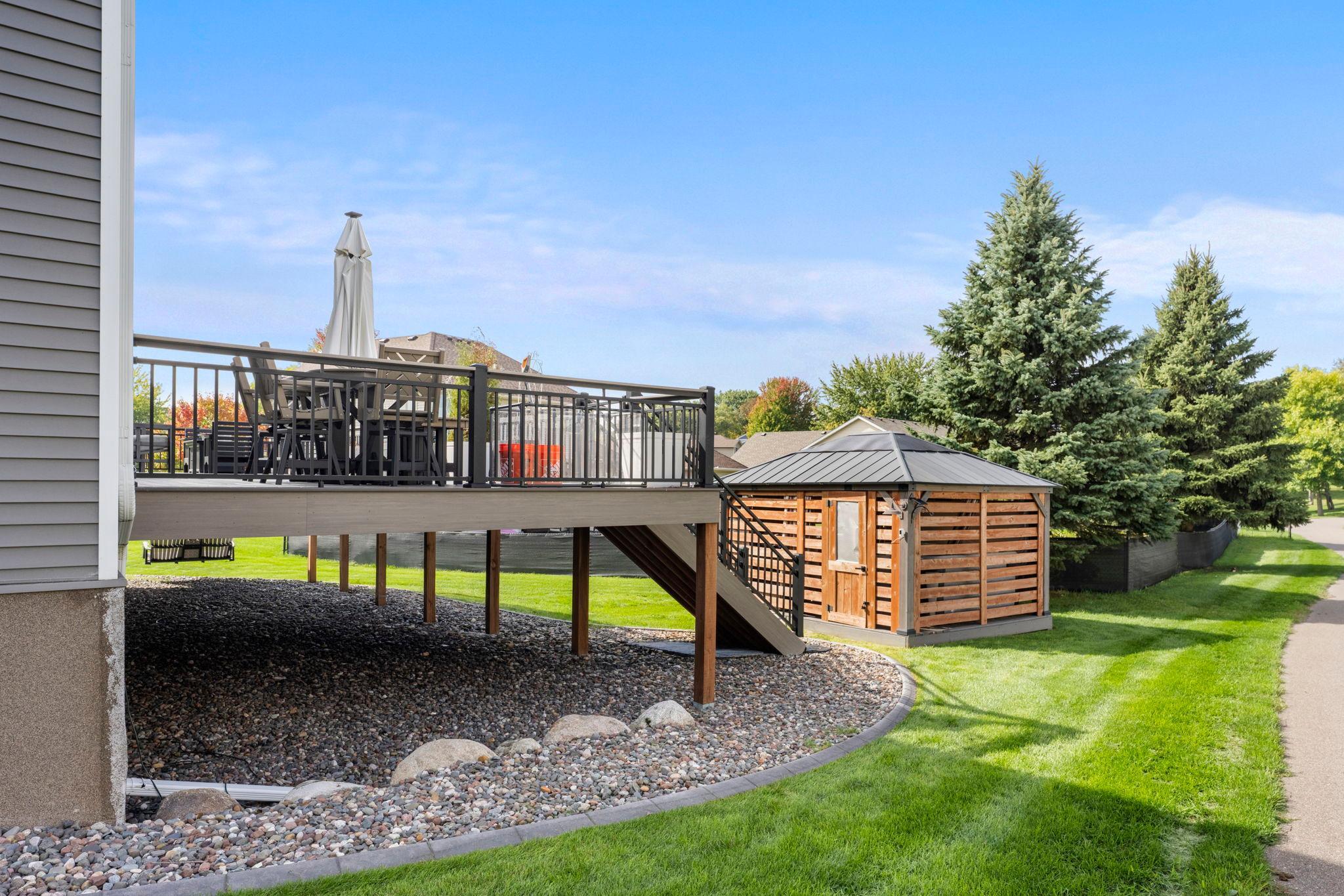 Deck side gazebo w/hot tub!