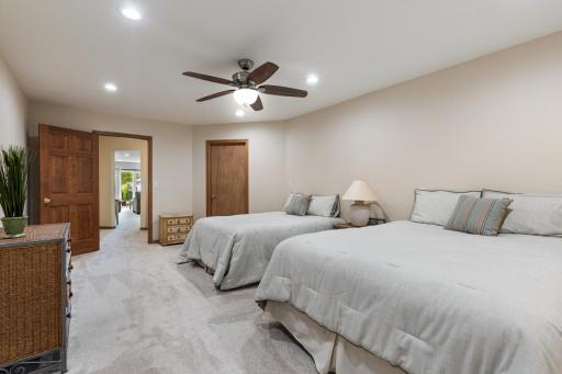 18711 Farmstead Circle, Eden Prairie, MN 55347