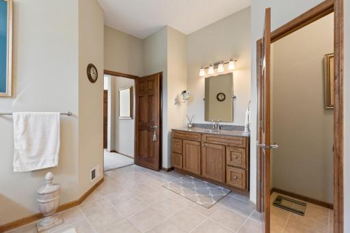 18711 Farmstead Circle, Eden Prairie, MN 55347
