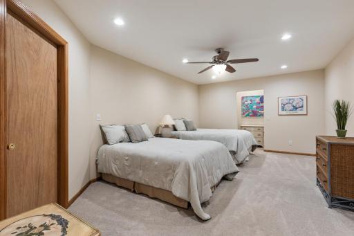 18711 Farmstead Circle, Eden Prairie, MN 55347