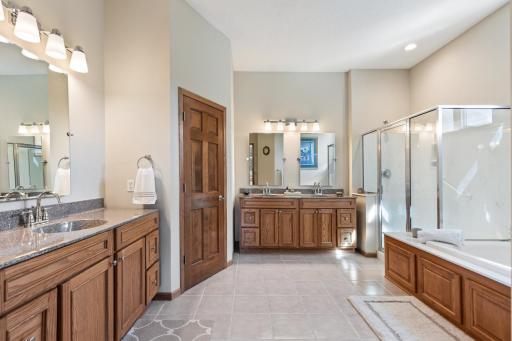 18711 Farmstead Circle, Eden Prairie, MN 55347