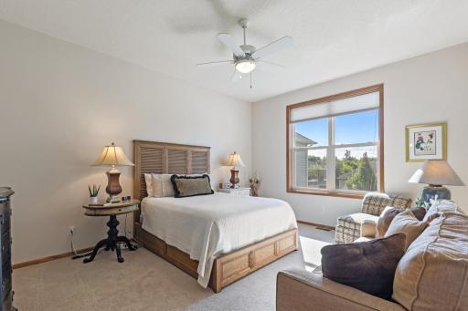 18711 Farmstead Circle, Eden Prairie, MN 55347