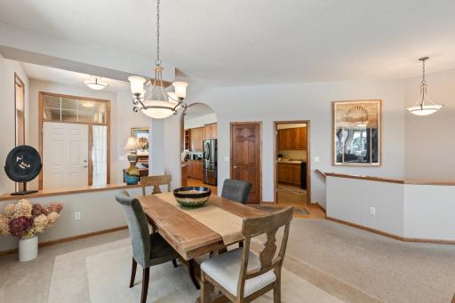 18711 Farmstead Circle, Eden Prairie, MN 55347