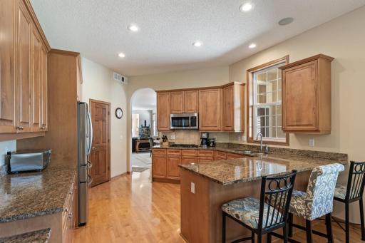 18711 Farmstead Circle, Eden Prairie, MN 55347