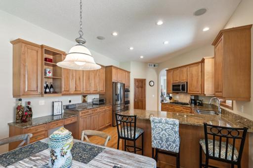 18711 Farmstead Circle, Eden Prairie, MN 55347