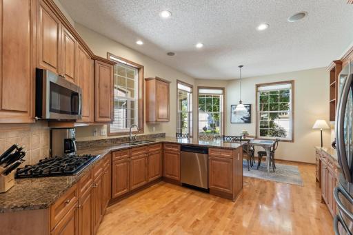 18711 Farmstead Circle, Eden Prairie, MN 55347