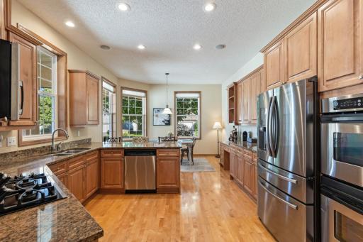 18711 Farmstead Circle, Eden Prairie, MN 55347