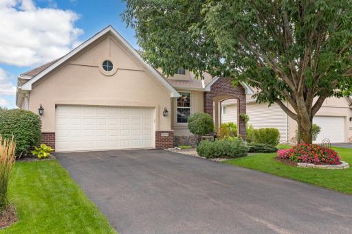 18711 Farmstead Circle, Eden Prairie, MN 55347