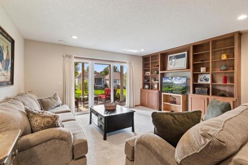 18711 Farmstead Circle, Eden Prairie, MN 55347