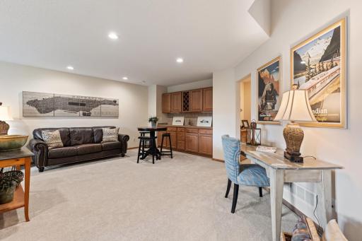 18711 Farmstead Circle, Eden Prairie, MN 55347