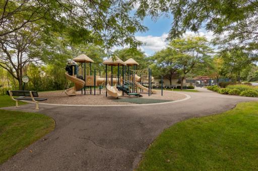 18711 Farmstead Circle, Eden Prairie, MN 55347