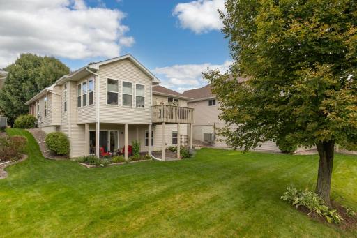 18711 Farmstead Circle, Eden Prairie, MN 55347