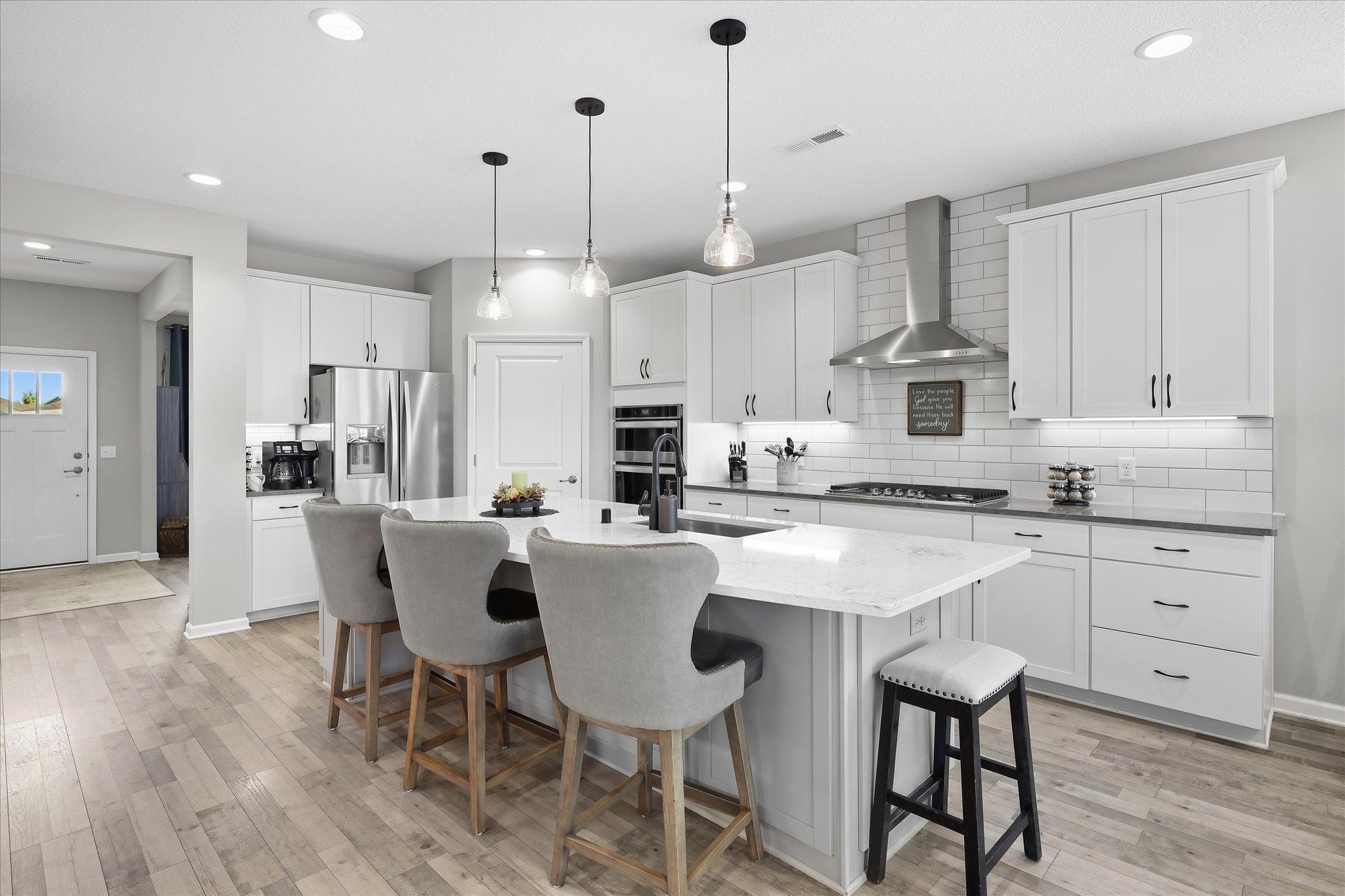 Gourmet Bright Kitchen