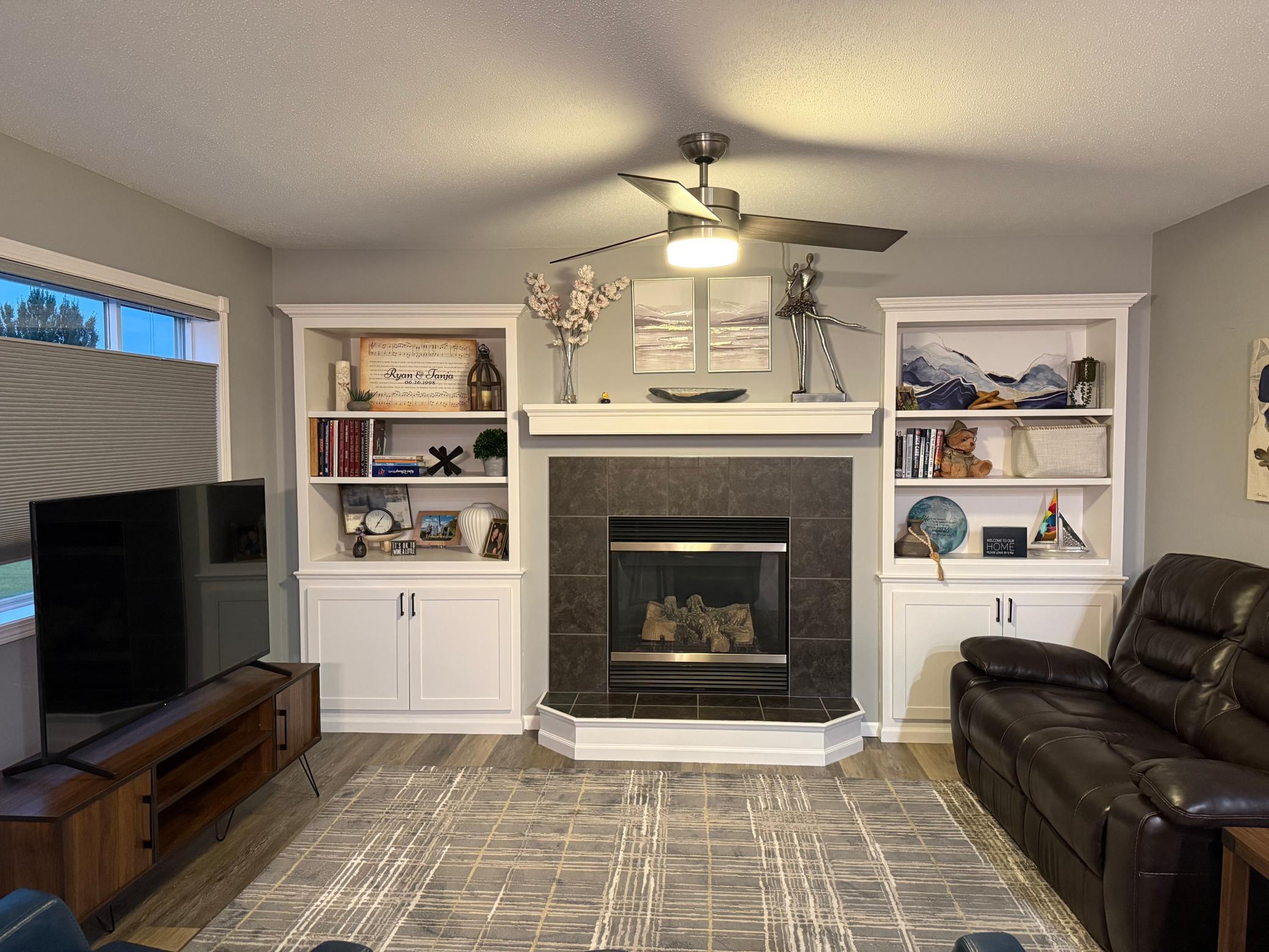 Living room-gas fireplace