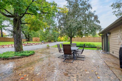 Great for entertaing with access to Kitchen