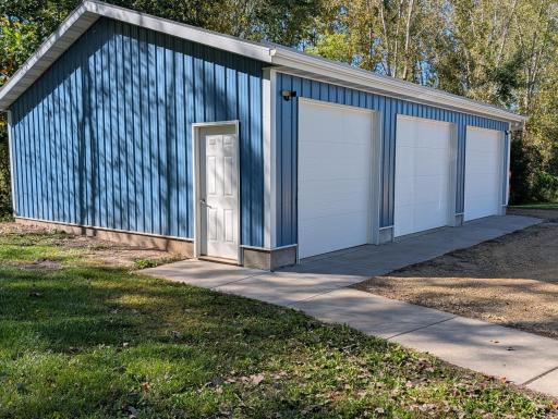 Bergmann Side of Garage.jpg