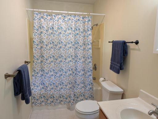 Beergmann Bathroom Pic 2.jpg