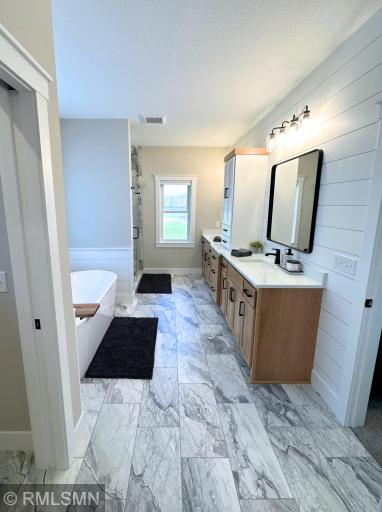 Primary Bathroom w/ Soaking Tub & Walk-in Shower