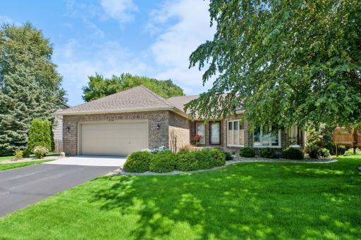 314 Wedgewood Drive, Mahtomedi, MN 55115