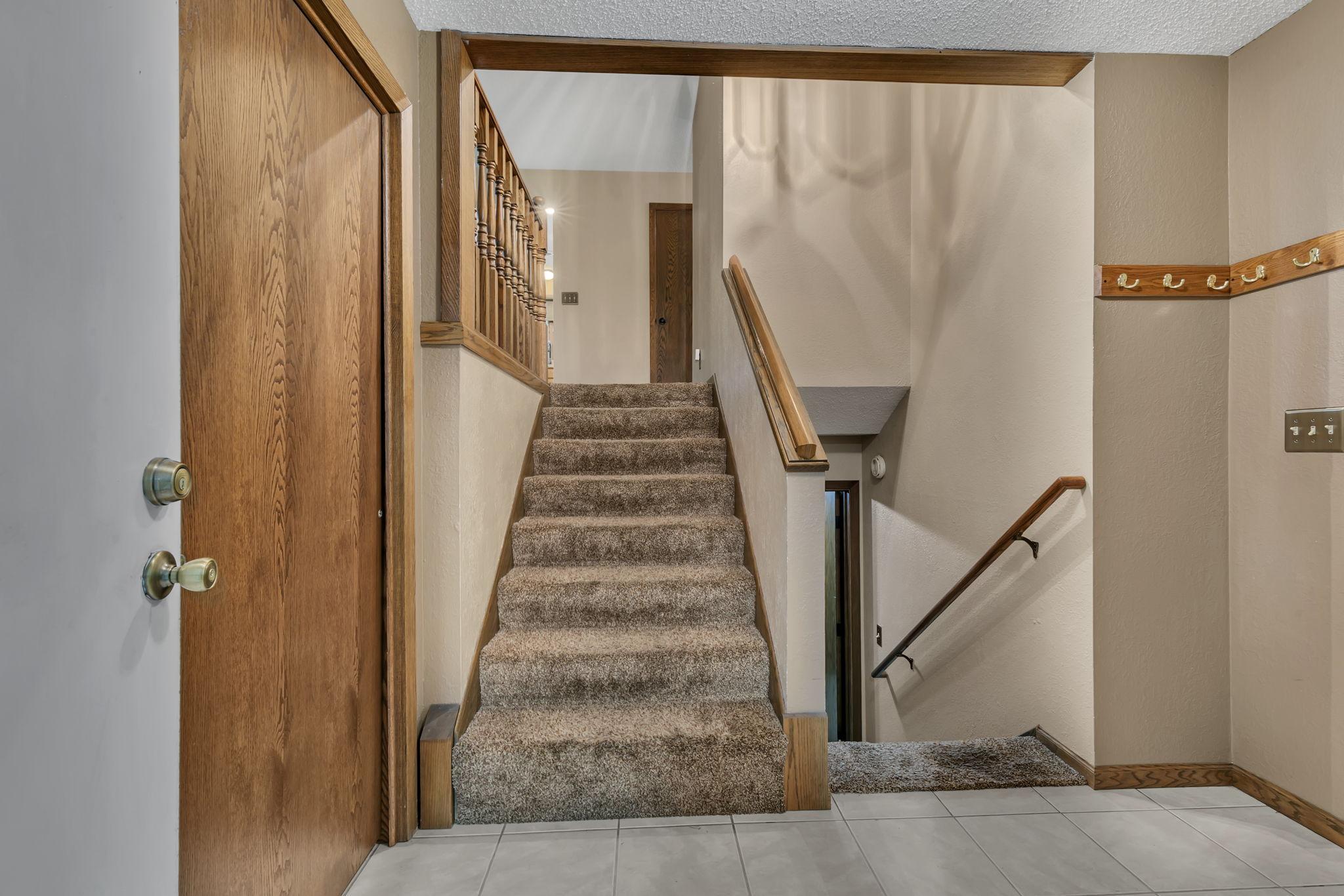 Spacious entry with closet