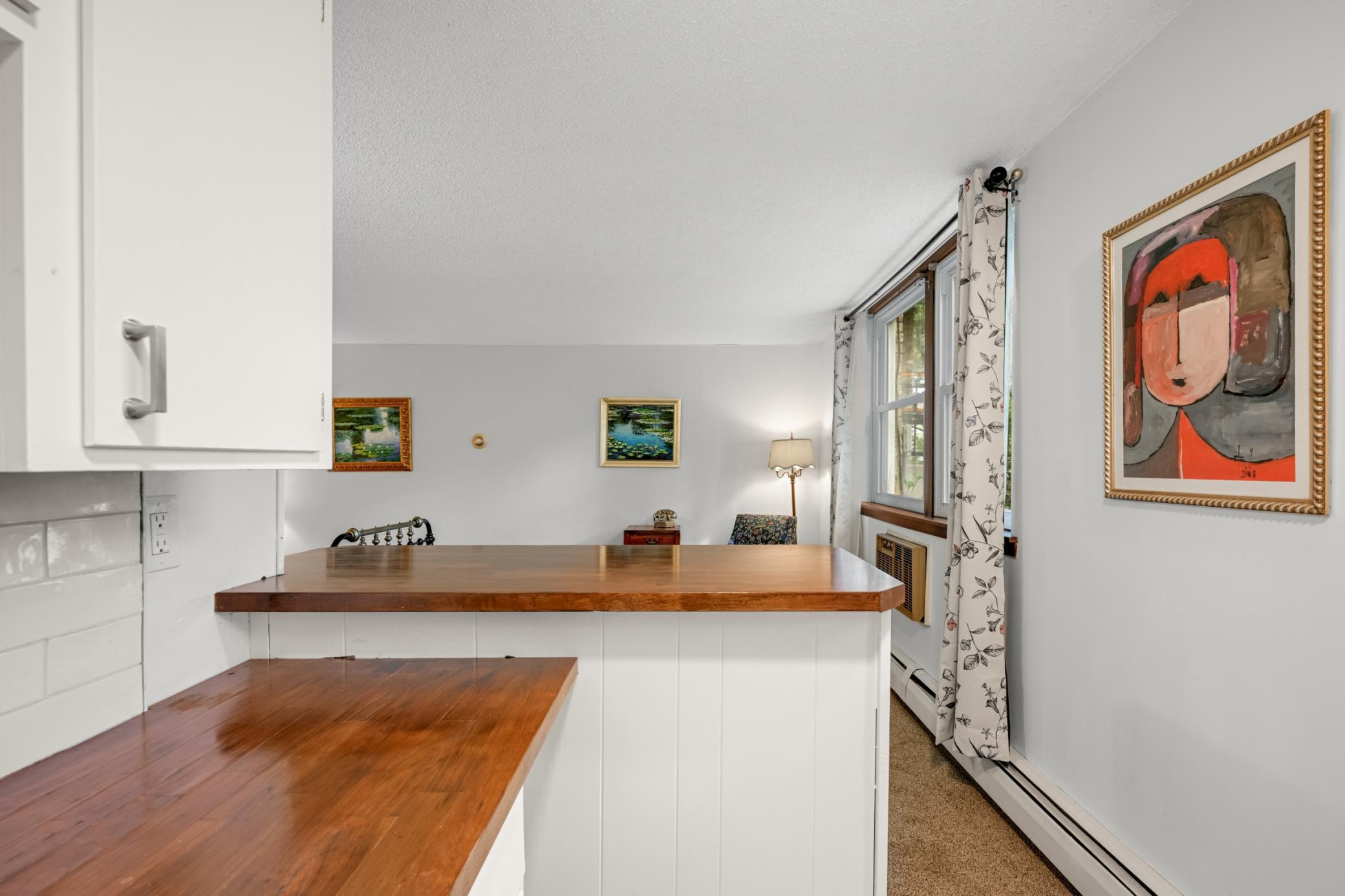 Convenient kitchen with everything you need close at hand.