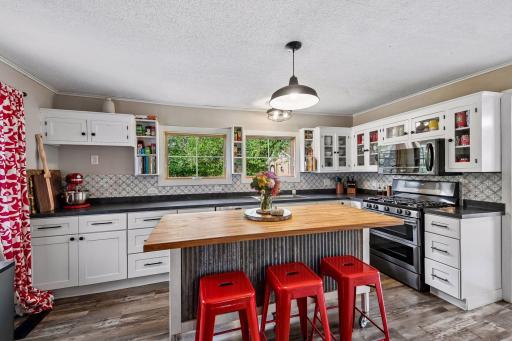 660 N Shore Drive W, Minnetrista, MN 55364