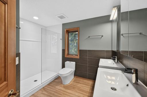 Ensuite primary bathroom
