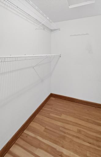 Bedroom primary walk-in closet