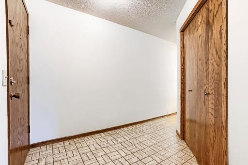 4183 Hilltop Point - Web Quality - 006 - 05 Foyer.jpg