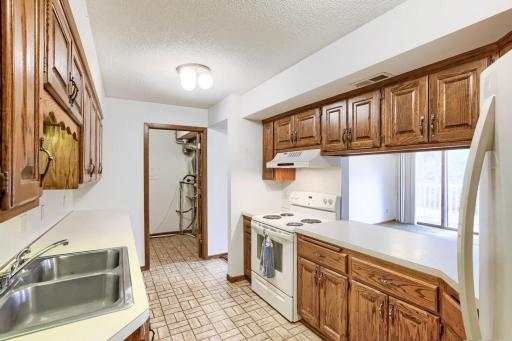 4183 Hilltop Point - Web Quality - 017 - 16 Kitchen.jpg