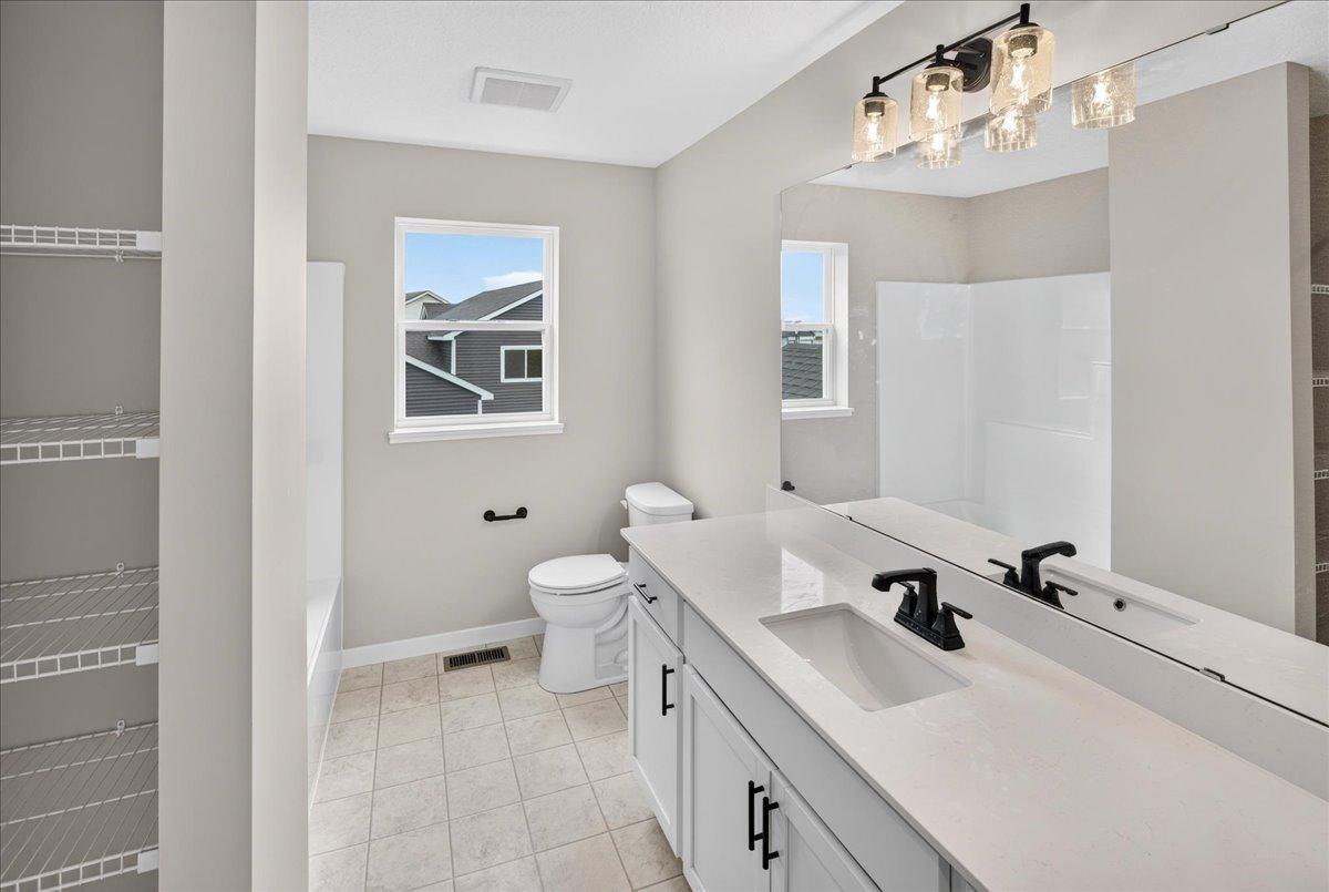 Walkthrough Bathroom