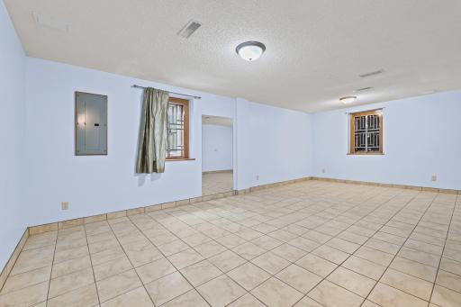 611 Bellvue Lane, Brooklyn Center, MN 55430