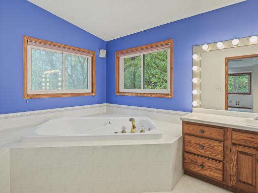 2112 Parkwood Hills Drive NE, Rochester, MN 55906