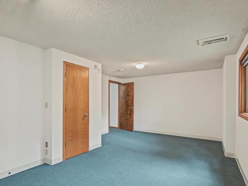 2112 Parkwood Hills Drive NE, Rochester, MN 55906