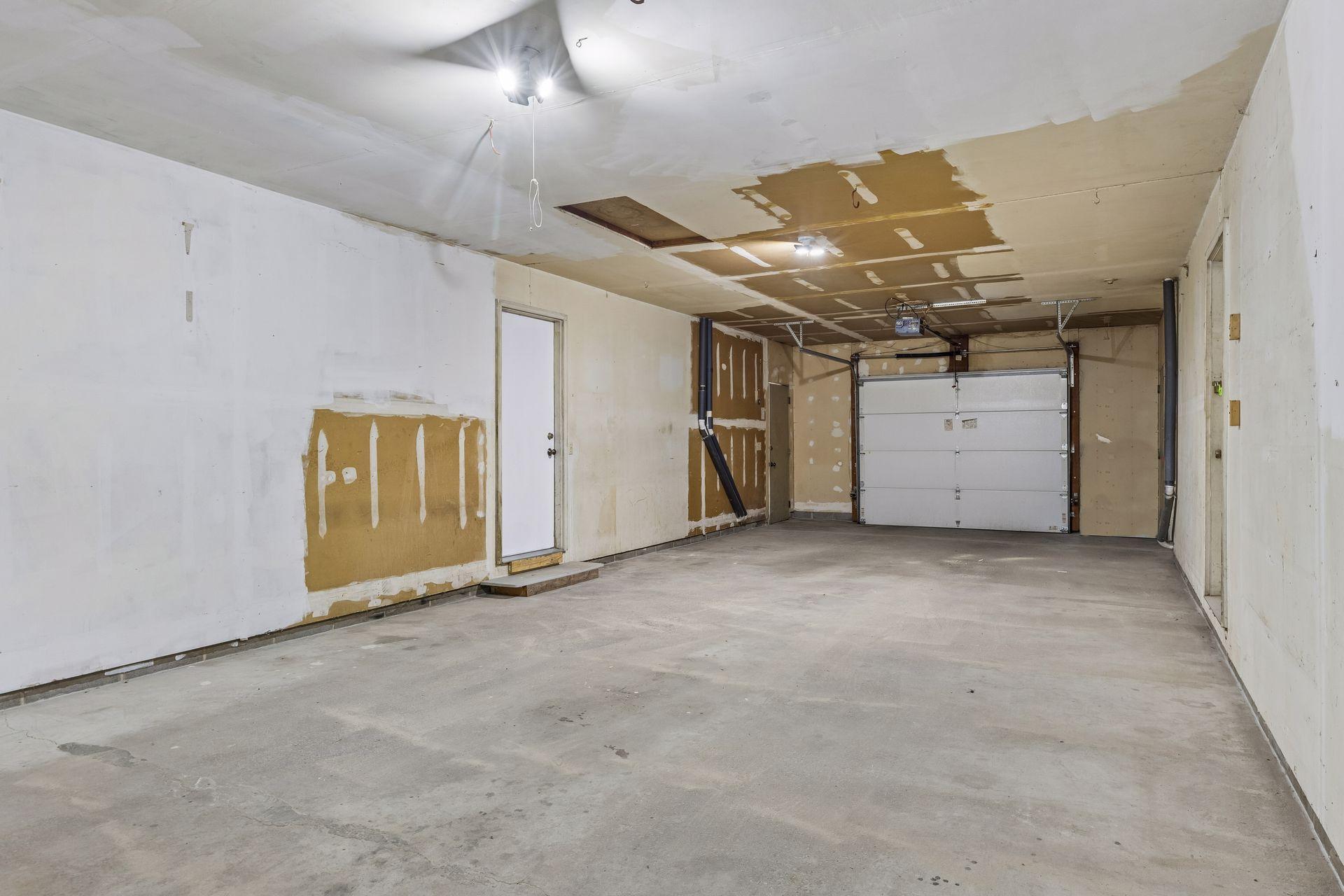 1015 garage