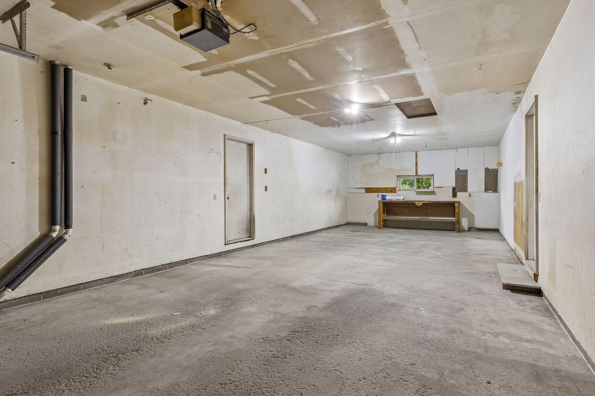 1015 garage