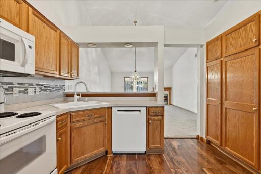 7987 Forest Boulevard, Unit F, Woodbury, MN 55125