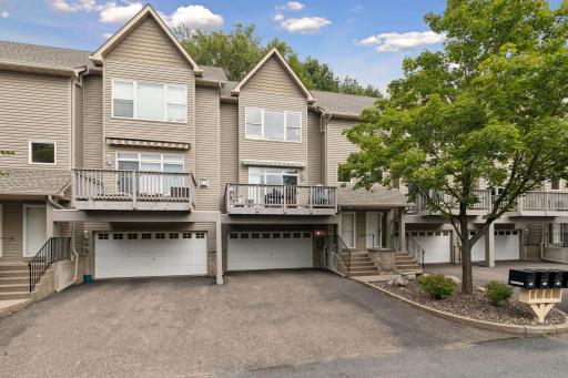 9820 Cove Drive, Minnetonka, MN 55305
