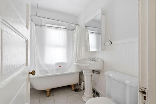 Upper level full bath