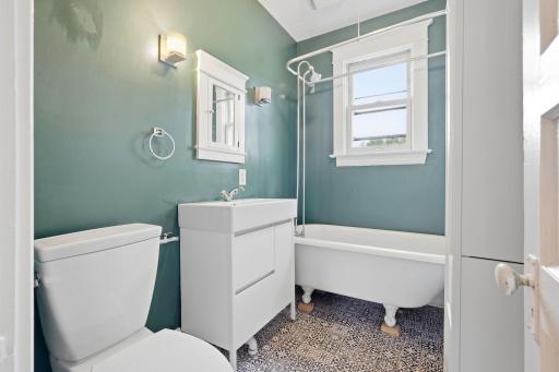 Main level full bath